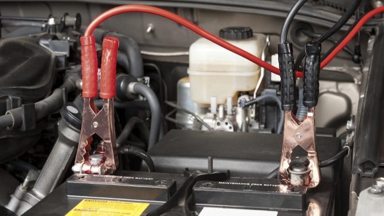 sac binh ac quy o to