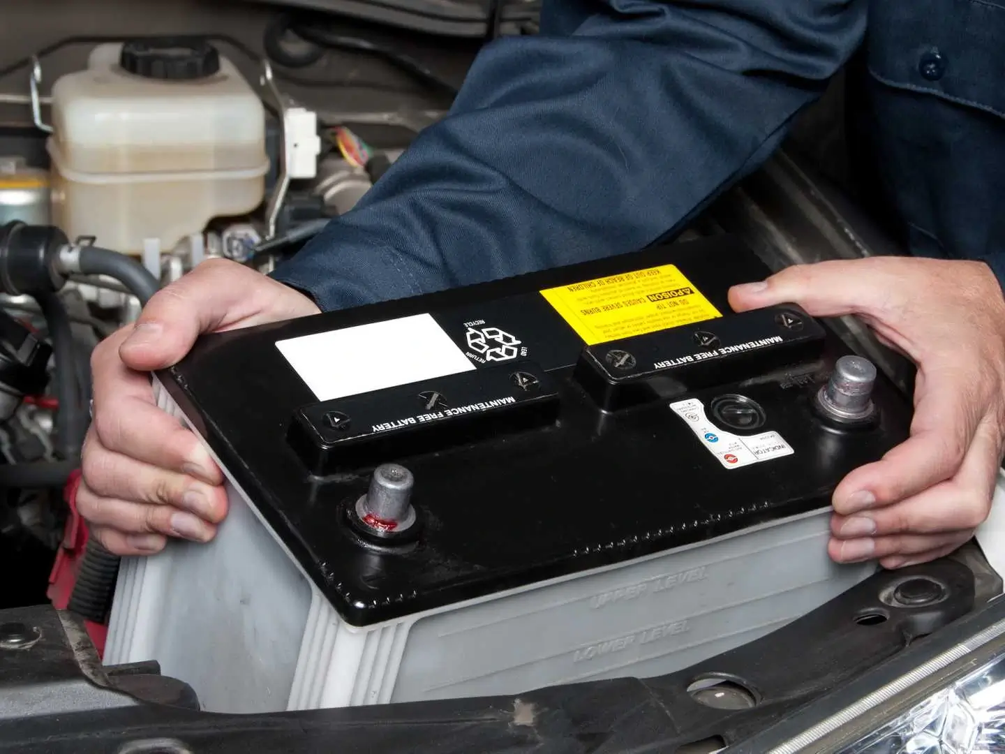 sac binh ac quy o to