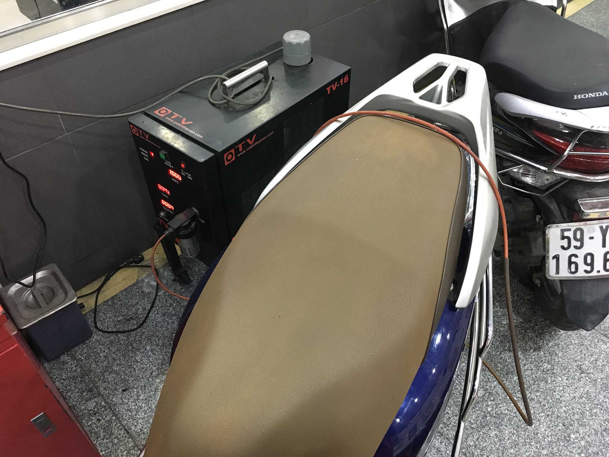 ve sinh kim phun buong dot