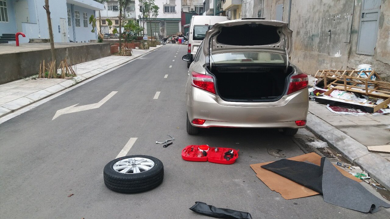 cach thay lop xe o to