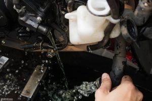 xe may het nuoc lam mat co sao khong